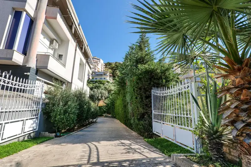 Villa Green Garden