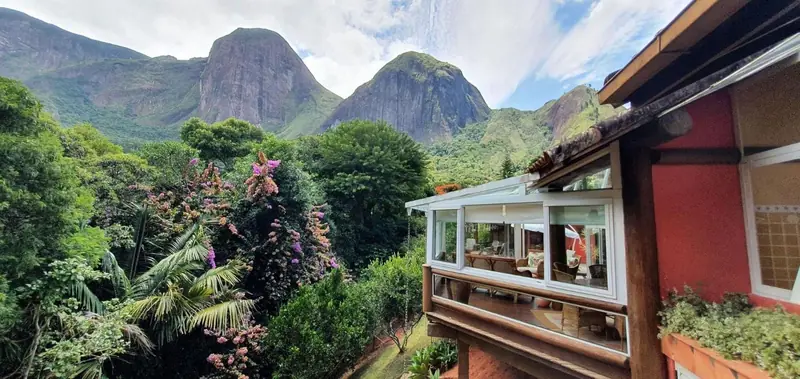 Beautiful 5 bedroom house, A/C, Pool and more in Araras, Petropolis, 60 km from Rio