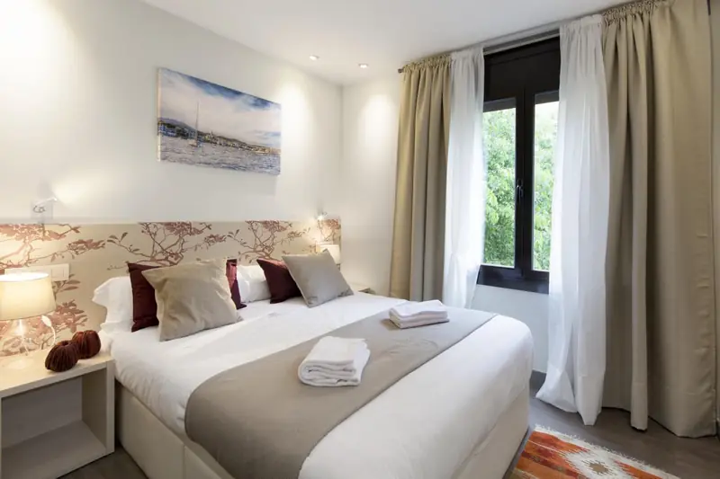 Eixample Building Apartments by Mercedes Heritage