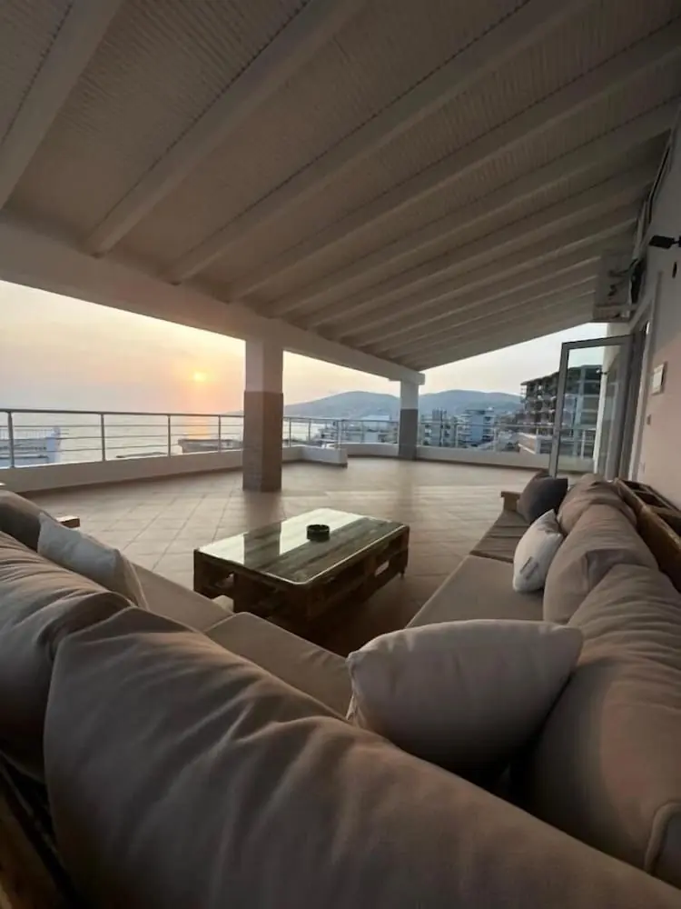 Alnes Hotel