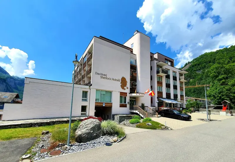 Hotel Sherlock Holmes "nur 200 m zur Gondelbahn Hasliberg"