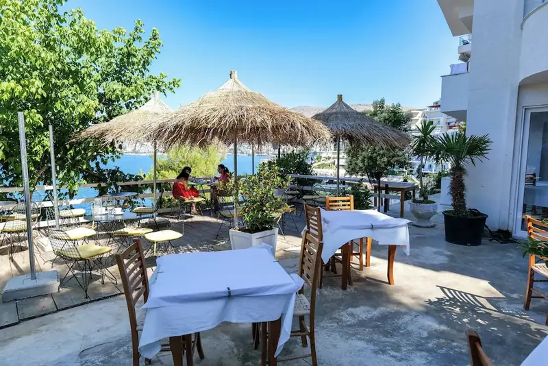 Hotel Sunrays, Sarandë, photograph 1 of 78