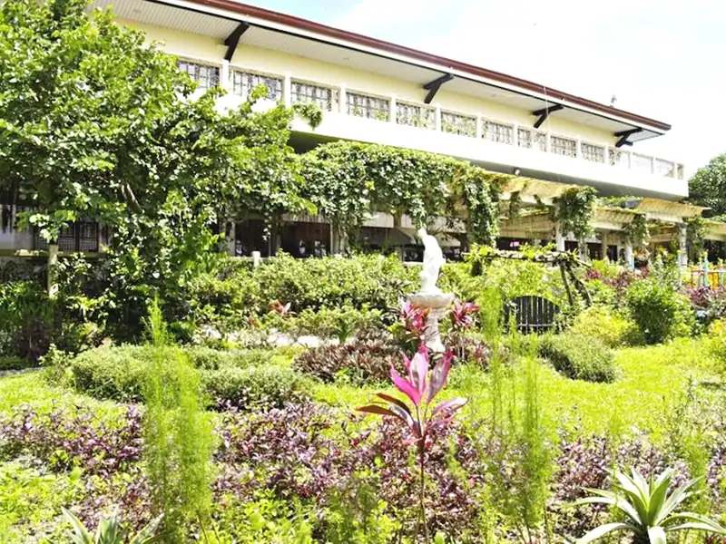 Royale Tagaytay B&B