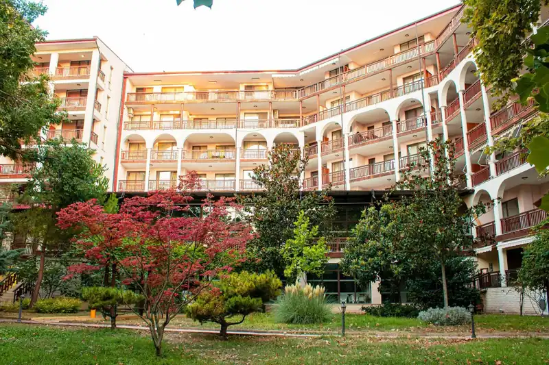 Estreya Residence Hotel
