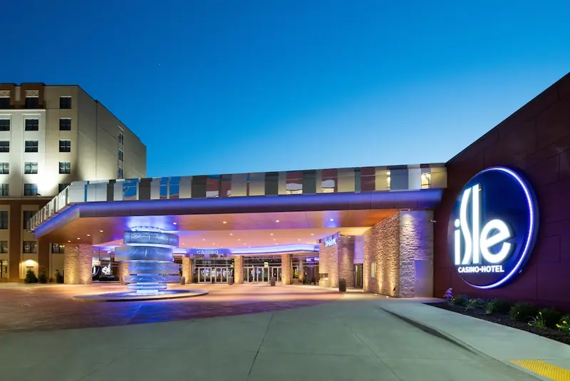 Isle Casino Hotel - Bettendorf, Bettendorf, photograph 1 of 42