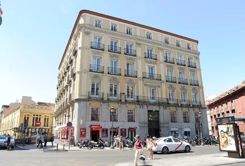 Mola Suites