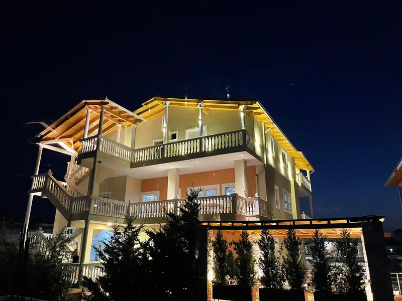 Vila Arial, Vlorë, photograph 1 of 93