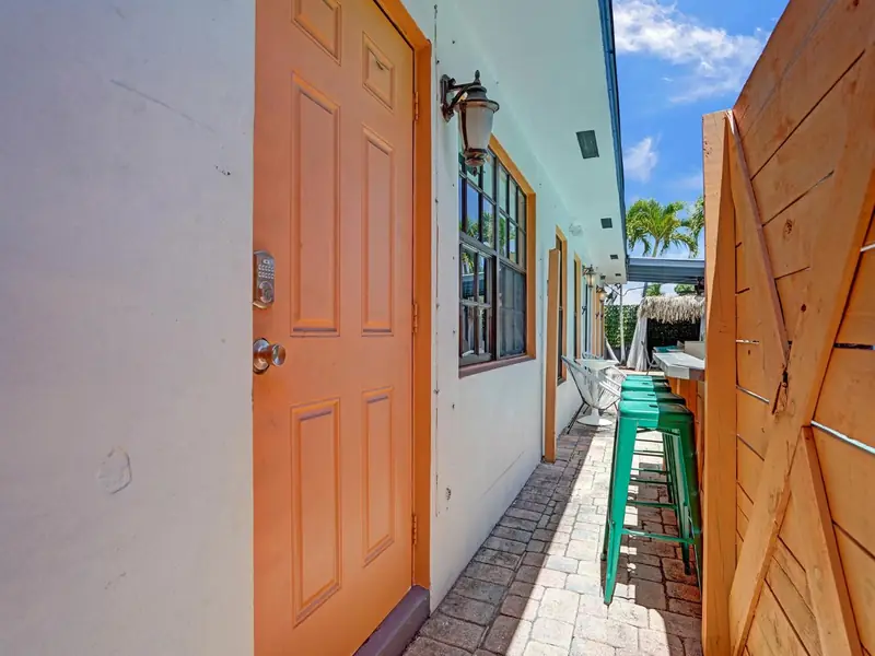 GAYMEN's Huge 1br with Gameroom & pool -deep dis counts for longer stays